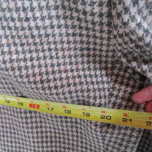 Irish wool tweed dinner jacket, multiple inside pockets, double vent, hand woven - Picture 9 of 16